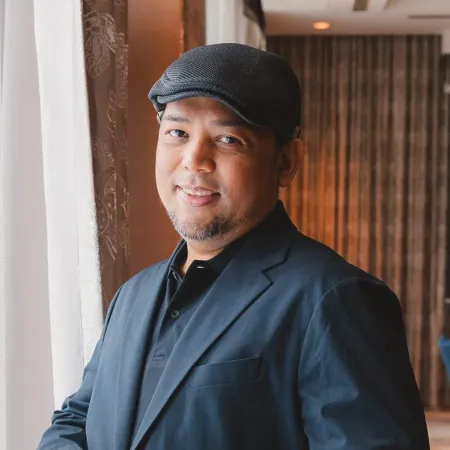 Headshot of Elymar Apao